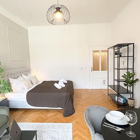 Cozy & Central 2 Bedroom Apartment Wenen Buitenkant foto