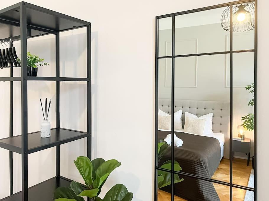 Cozy & Central 2 Bedroom Apartment Wenen Buitenkant foto