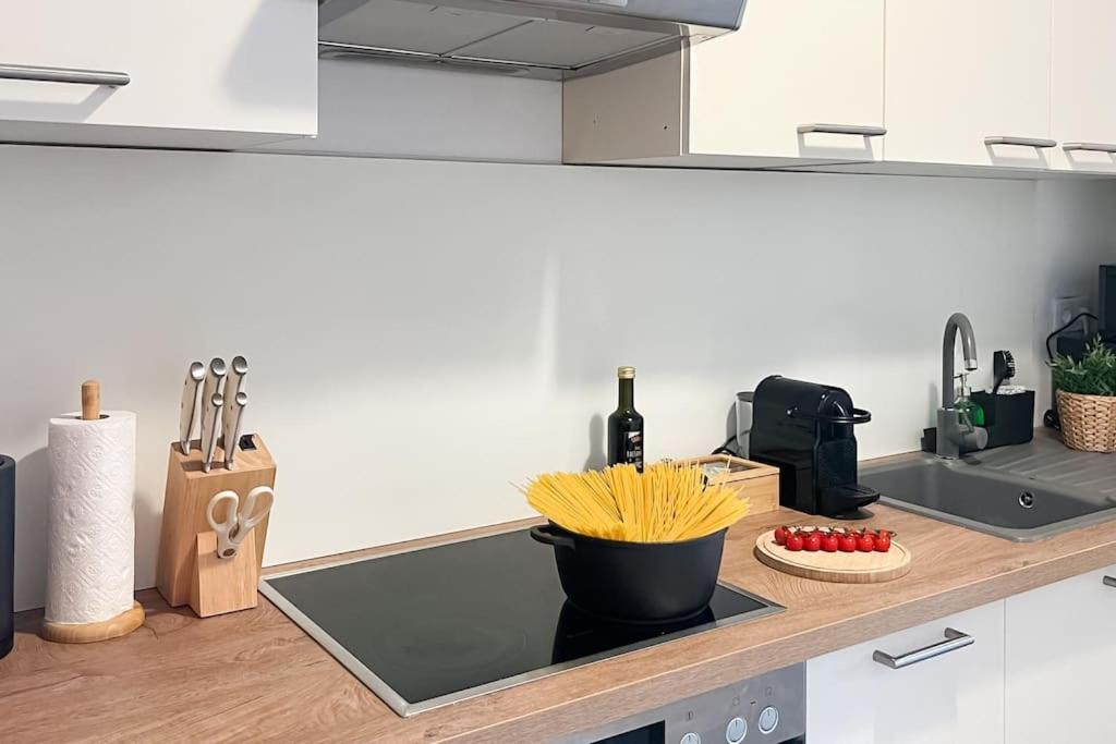 Cozy & Central 2 Bedroom Apartment Wenen Buitenkant foto